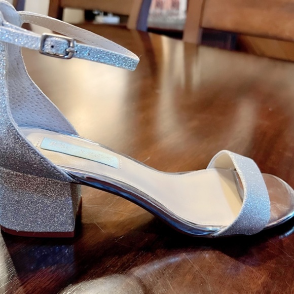 Betsy Johnson Dressy Shoe/Sandal, Size 9 - Picture 3 of 5